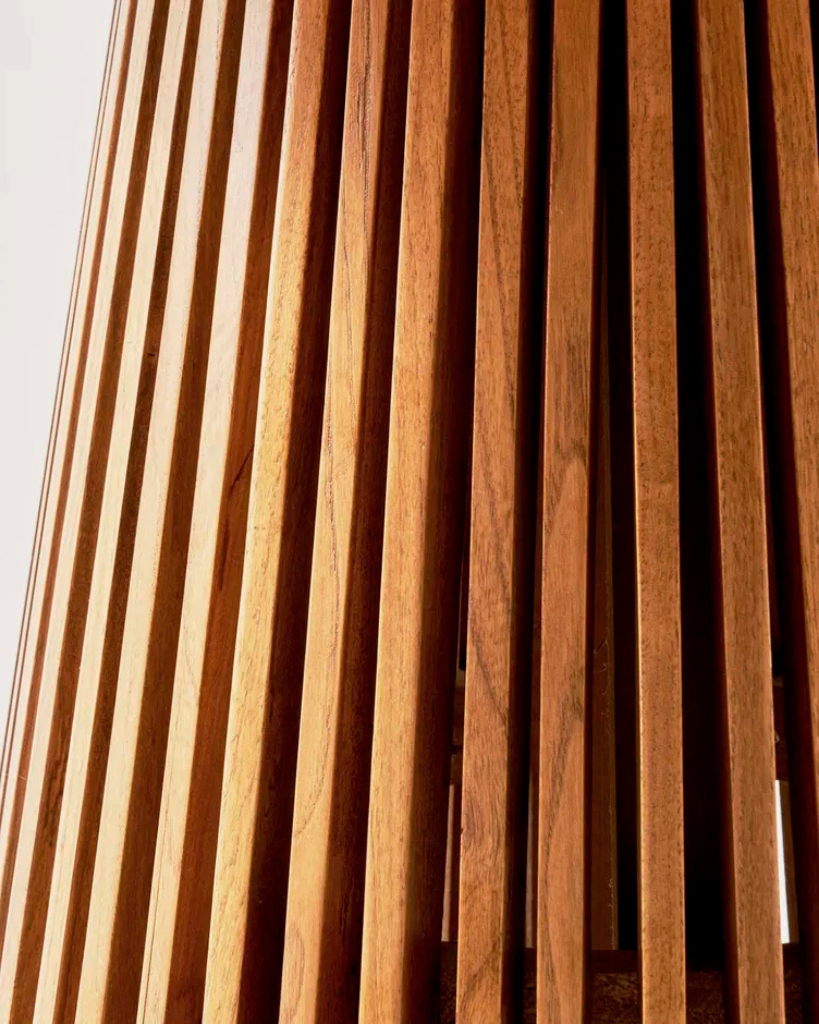 Bern Yuvarlak Bahçe Masası 120'lik | 1. Sınıf Kestane Ağacından Dış Mekan Masası