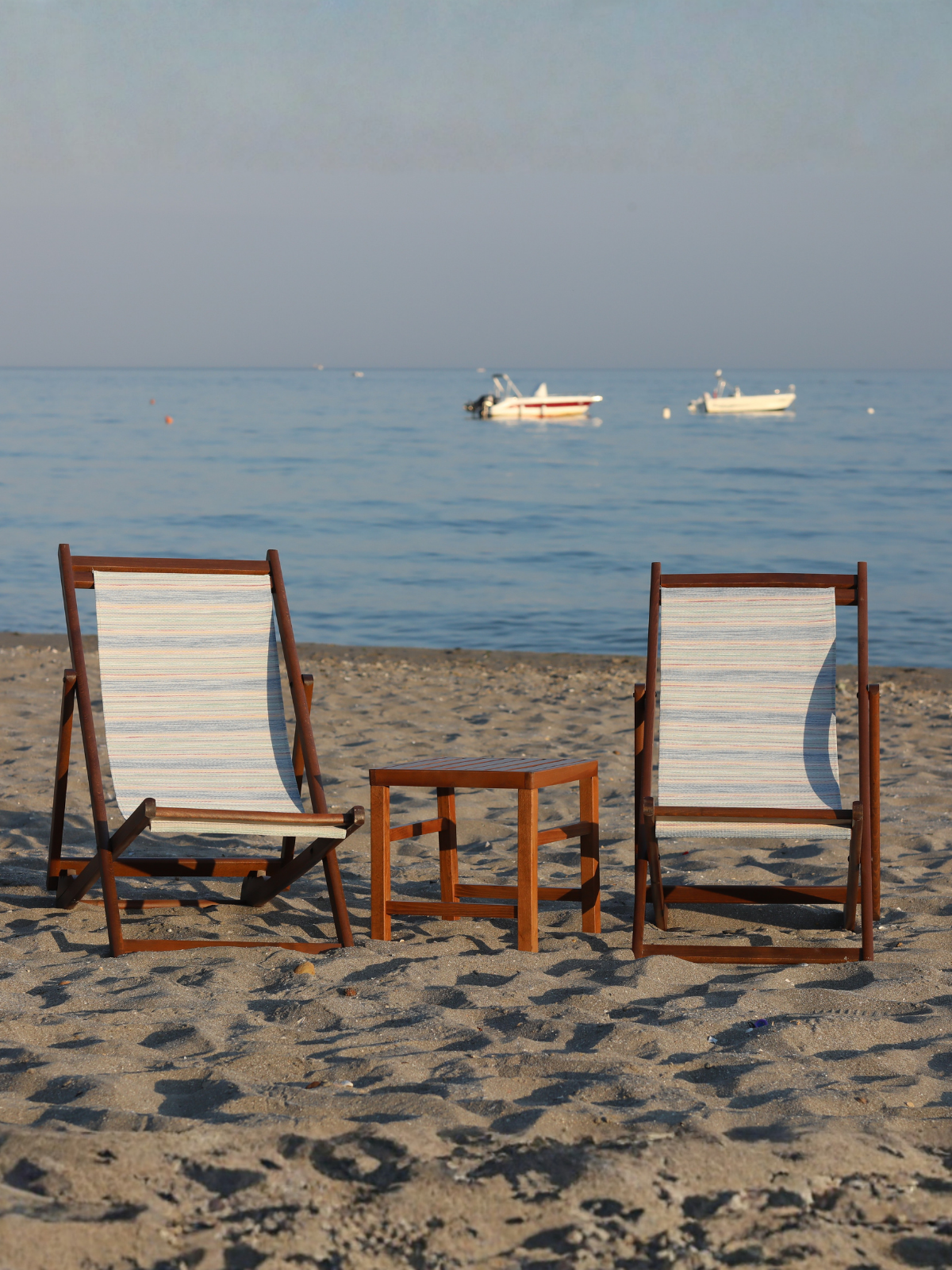 Babil Şezlong Set | 2’li Gürgen Ahşap Şezlong + Atina Sehpa