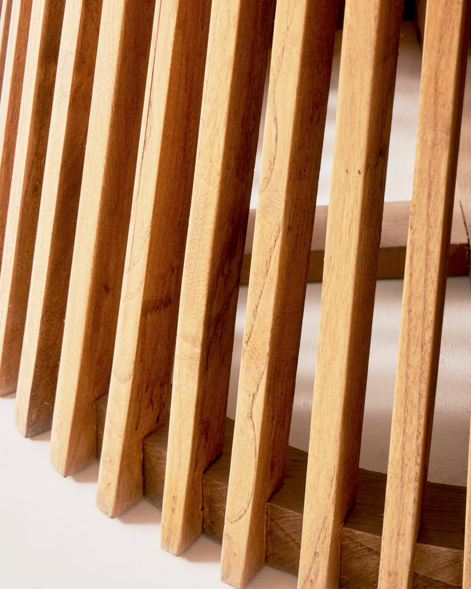 Bern Yuvarlak Bahçe Masası 120'lik | 1. Sınıf Kestane Ağacından Dış Mekan Masası